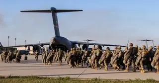 মধ্যপ্রাচ্যে পৌঁছাতে শুরু করেছে মার্কিন প্যারাট্রুপার ও সেনা সদস্য